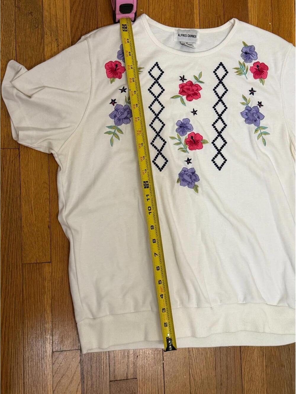 Alfred Dunner Floral Embroidered Short Sleeve Top Cream Women’s Medium - Picture 2 of 6